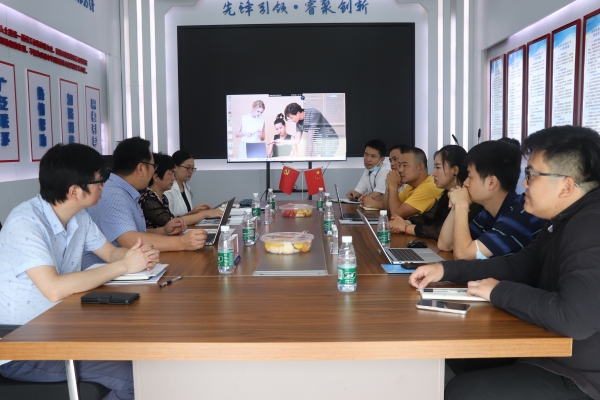 广西外国语学院与南宁中关村信息谷科技服务有限责任公司举行校企合作座谈会